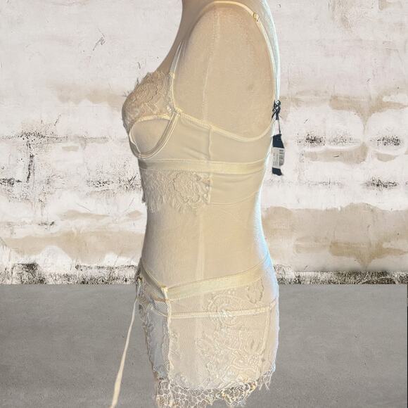 Mapale NWT Bra, Skirt & Thong Set White - Size S/M - Picture 2 of 10